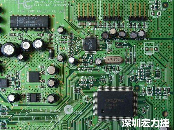 针对PCB区块产生的EMI干扰问题，可使用EMI改善对策元件重点改善。